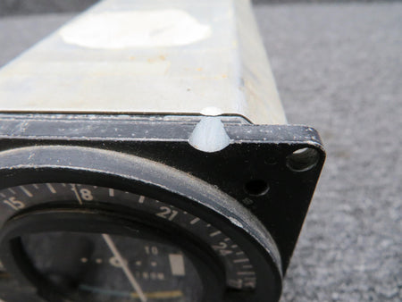 King Radio KI-201 King Radio VOR, LOC Indicator (Chipped Mount, Worn Holes)