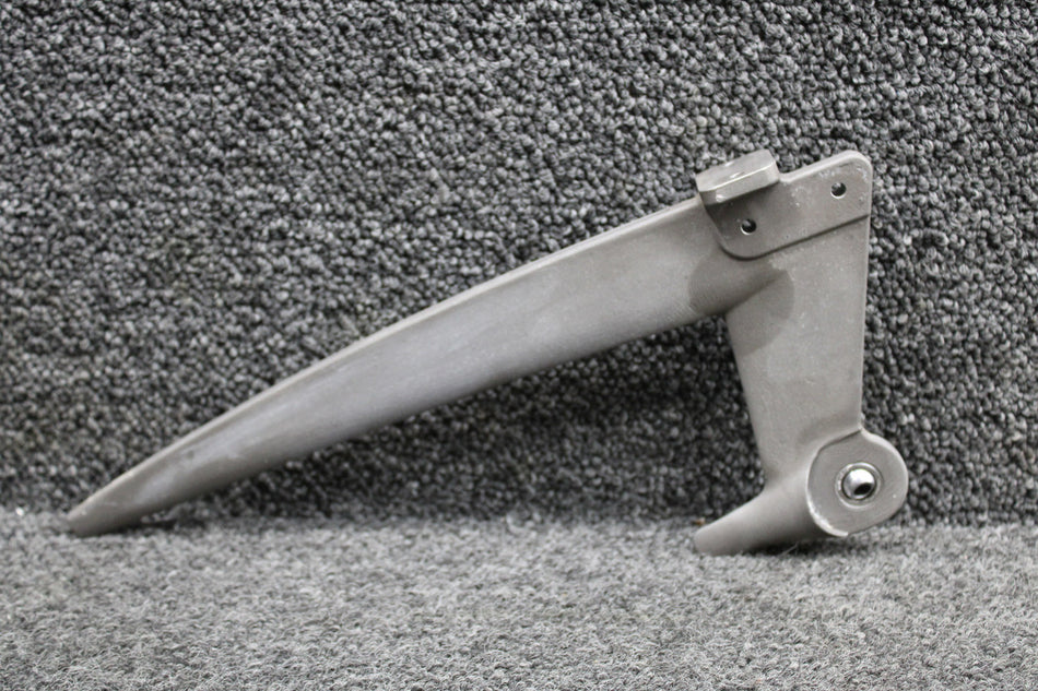 LA57265230 (Cast: LA57265231) Columbia LC41-550FG Flap Hinge Aft (WS 65.5)