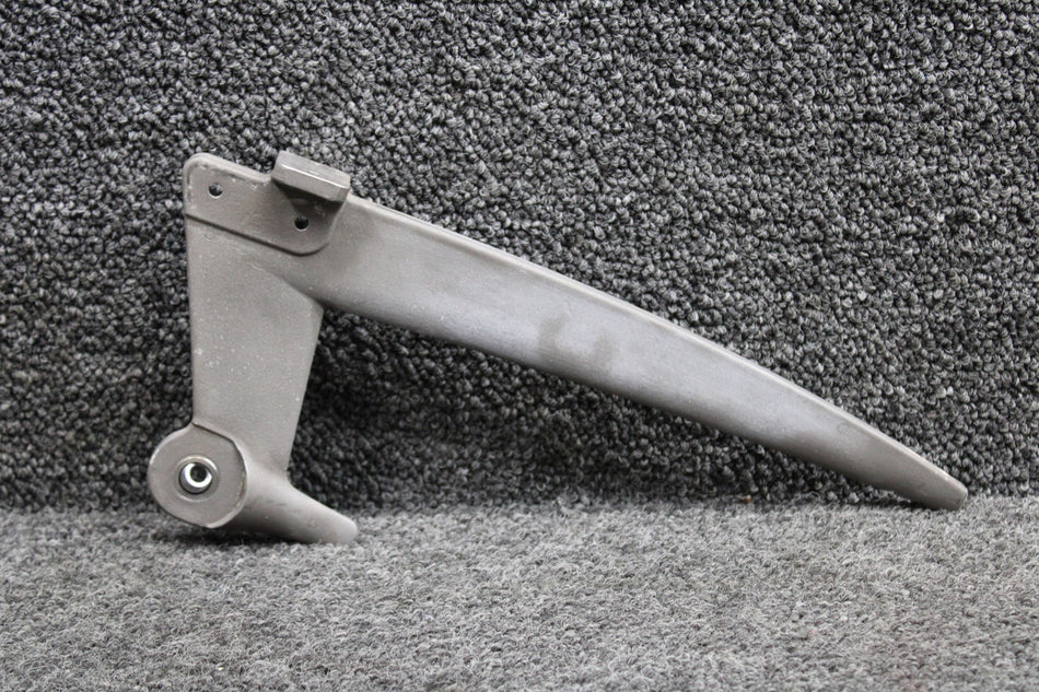 LA57265230 (Cast: LA57265231) Columbia LC41-550FG Flap Hinge Aft (WS 65.5)