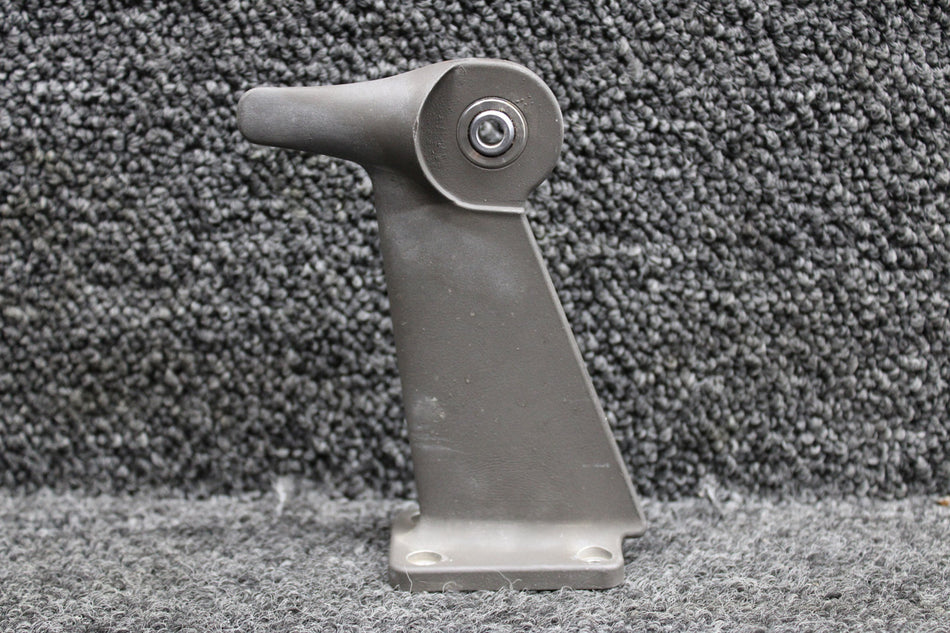 LA57265330 (Cast: LA57265331) Columbia LC41-550FG Flap Hinge Aft (WS 104.5)