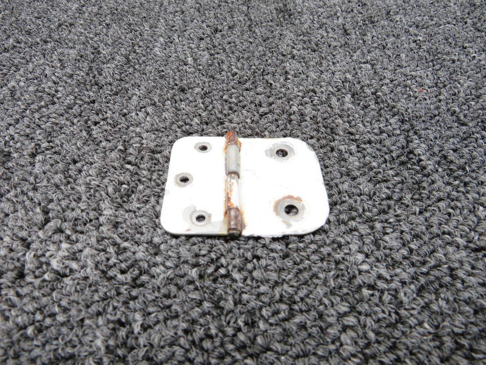 0413390-19 Cessna 150F Cabin Door Lower Hinge (White)