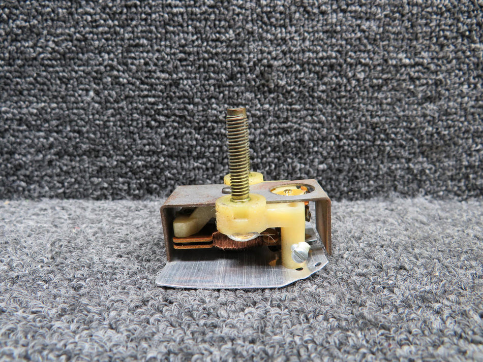 Stewart-Warner 817439 Stewart Warner Indicator (Worn Face, Broken Needle) (Core)