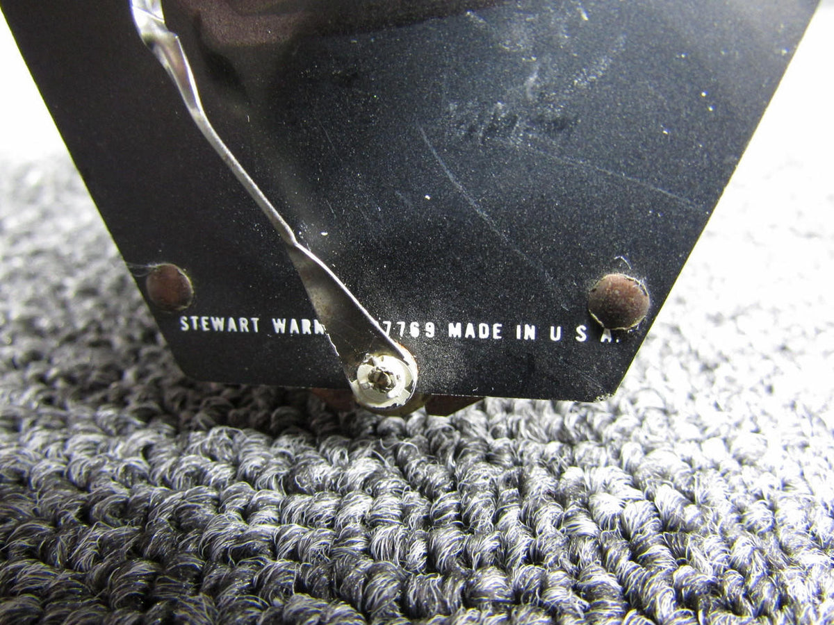 Stewart-Warner 427769 Stewart-Warner Oil Temperature Indicator (Worn Face, Broken Needle) (Core)