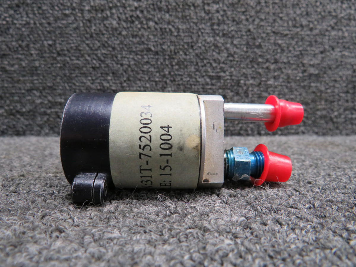 UMA 3-311-3 UMA Oil Pressure Indicator w Mounting Holes (Worn Face)