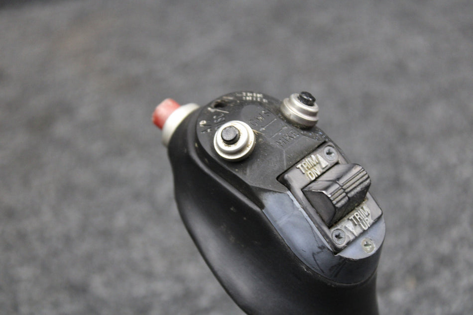 82830-003 Piper PA46-310P Control Wheel Assy RH w Switches (L: 13.25”, D: 1.5”)