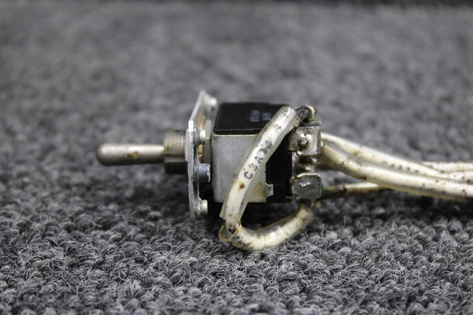 8860K4 (Alt: MS25201-4) Cutler Hammer 3 Position Toggle Switch