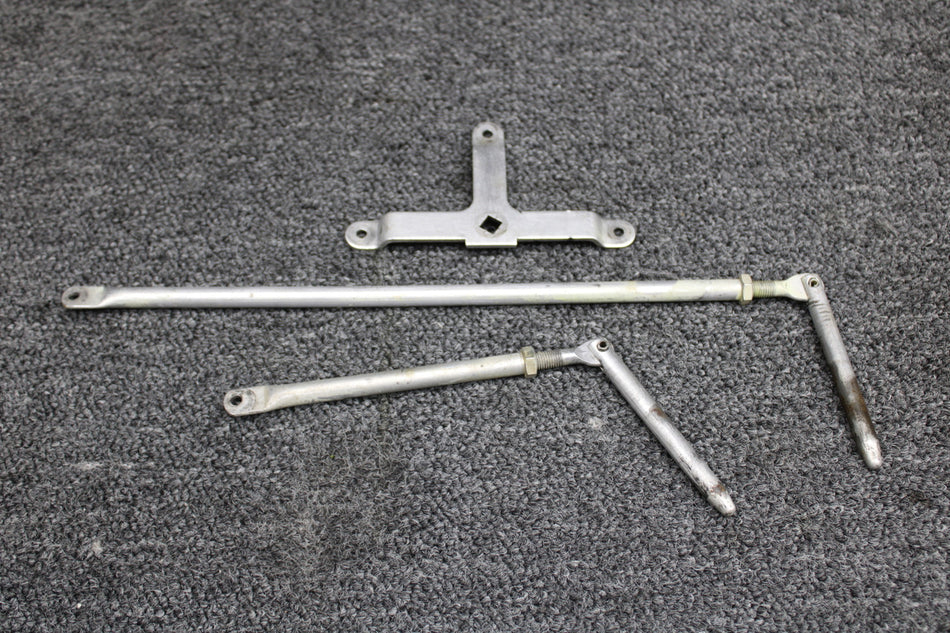 DY1498 Beech A56TC Baggage Door Rods with Locks and Spindle Assembly