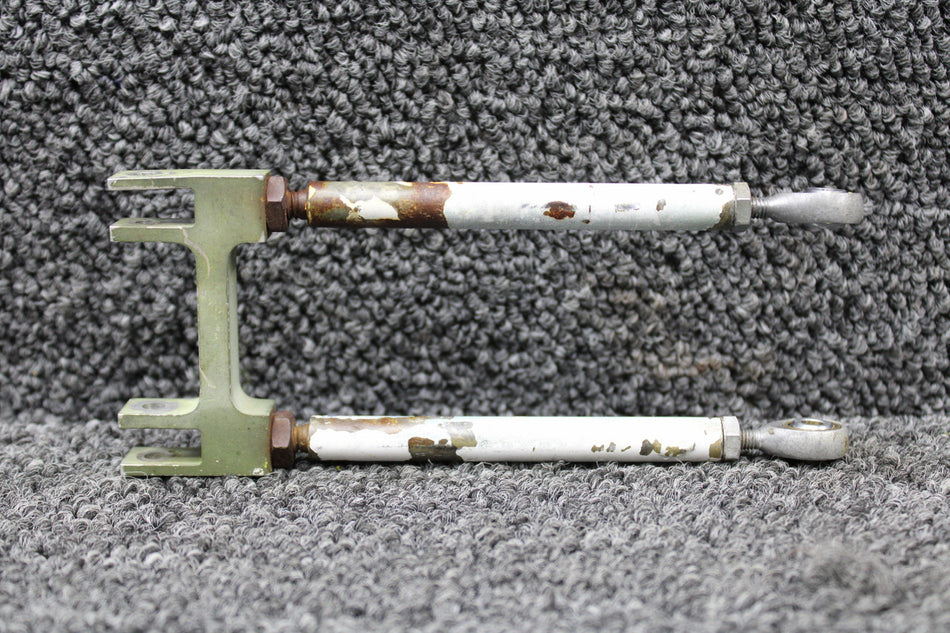 82997-002, 82998-002 Piper PA46-310P Elevator Trim Yoke with Rods