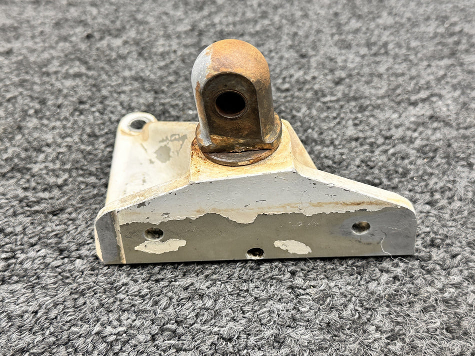 95643-009 Piper PA32R-301T Main Gear Truss Bracket Assembly RH with Stud (0.61â€)
