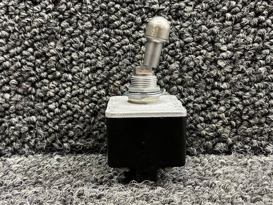 4TL1-3G (Alt: MS24660-23G) Honeywell Toggle Switch