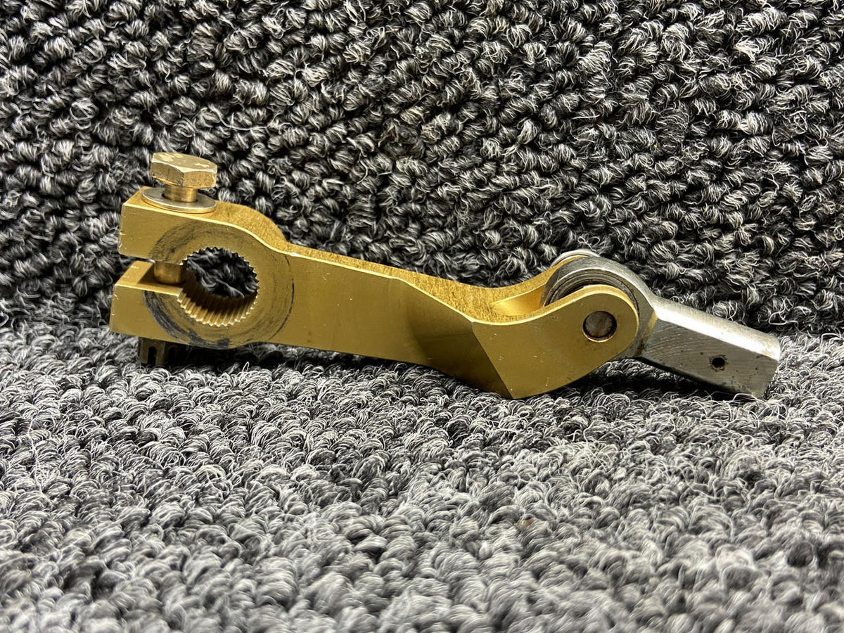 Kodiak 100-172-2061 Kodiak 100 FOD Door Lever Inertial Separator Arm