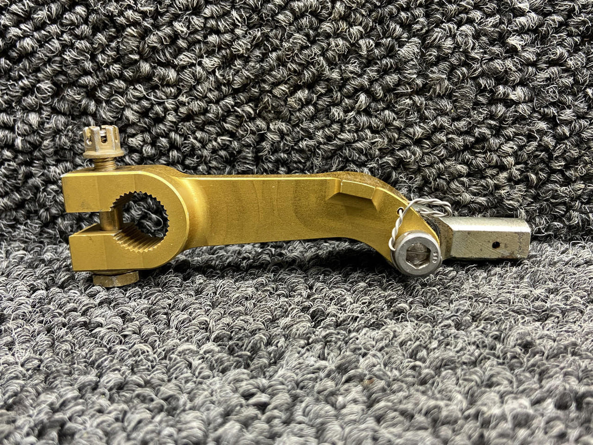Kodiak 100-172-2061 Kodiak 100 FOD Door Lever Inertial Separator Arm
