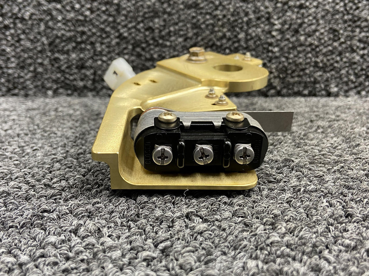 Kodiak 100-172-2320-D01 Kodiak 100 Inertial Separator Limit Switch Retainer