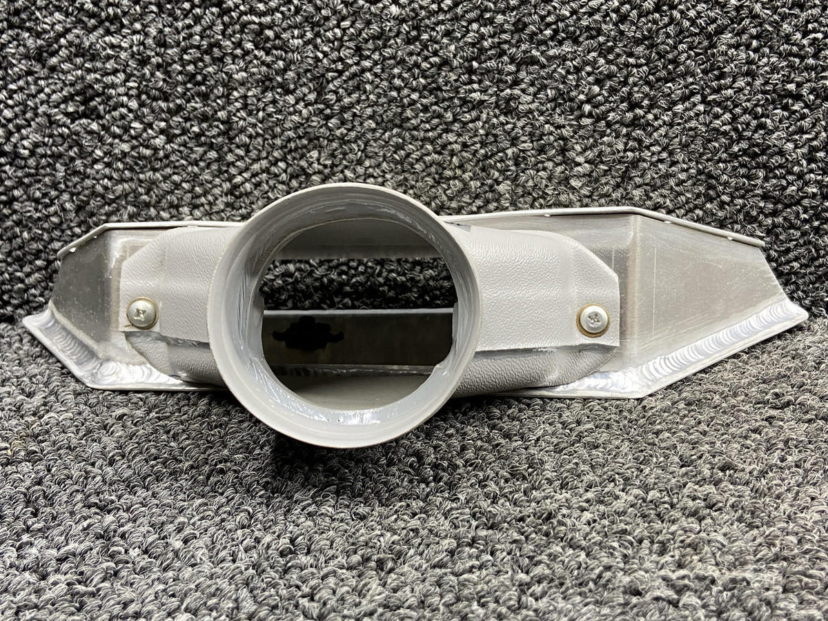 Kodiak 100-821-5210-D02, 100-821-3040 Kodiak 100 Defog Diffuser Assy RH w Stub