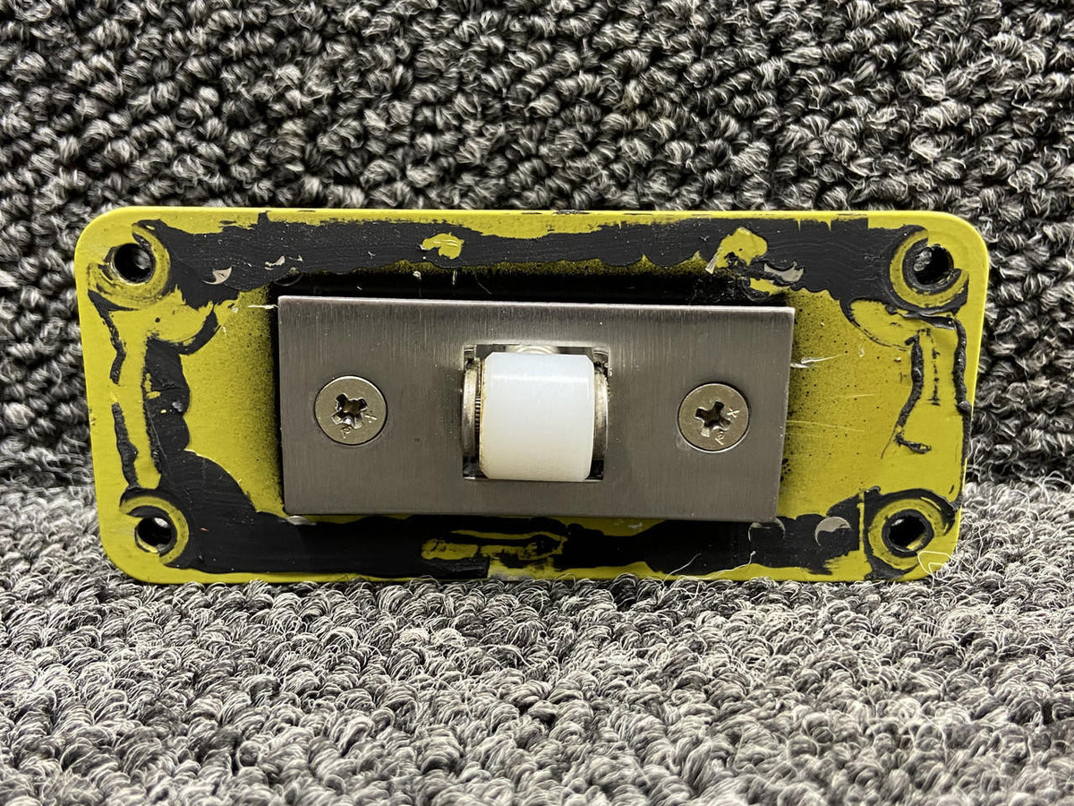 Kodiak 8040A21, 100-260-1728-D01 Kodiak 100 Cowl Door Roller Catch w Bracket