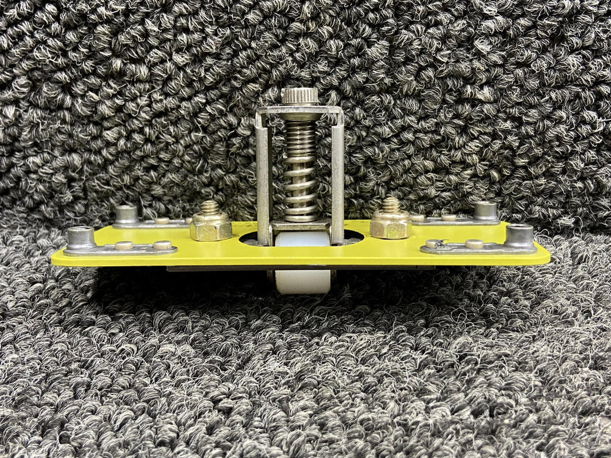 Kodiak 8040A21, 100-260-1728-D01 Kodiak 100 Cowl Door Roller Catch w Bracket