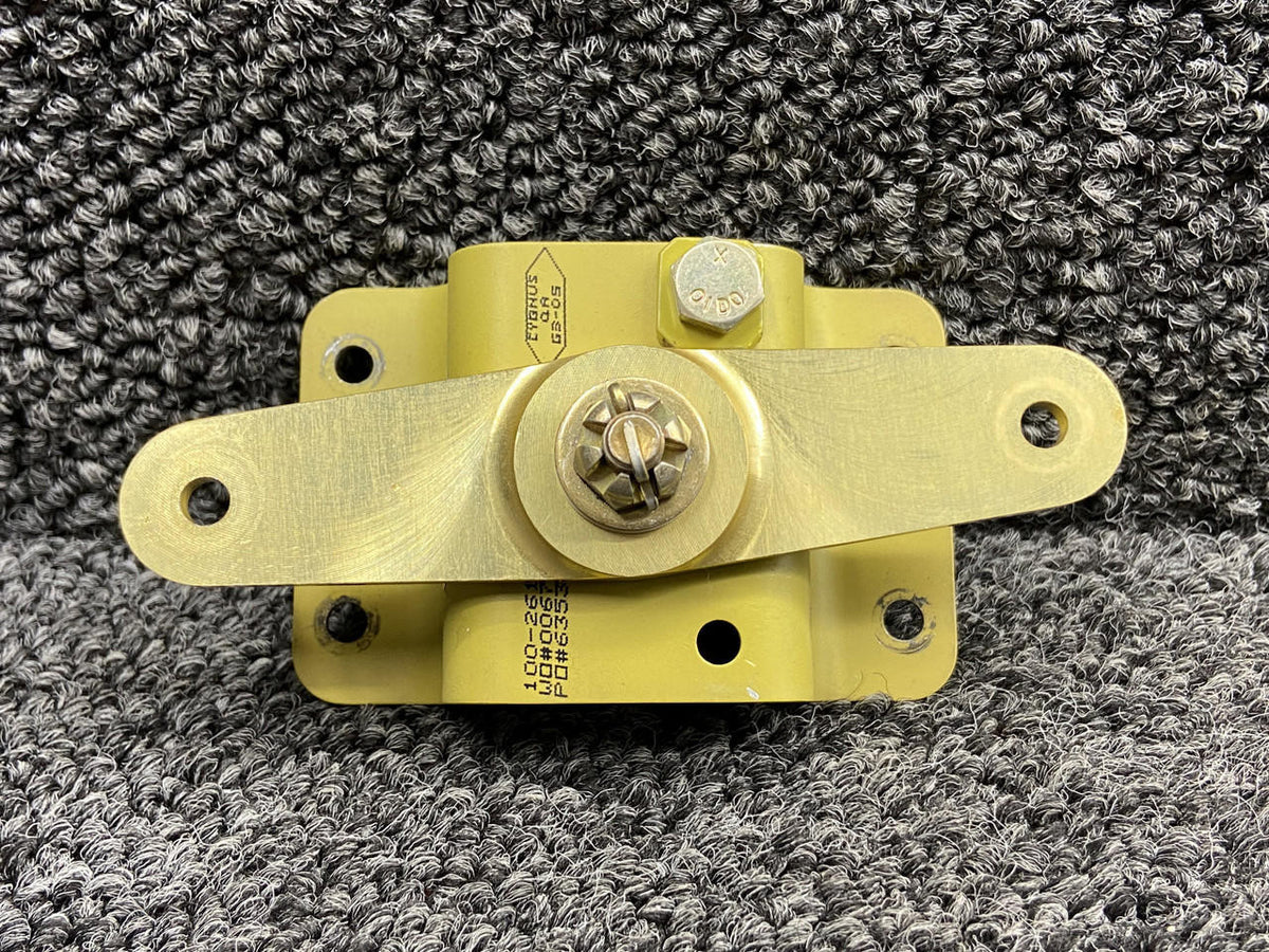 Kodiak 100-260-1713 Kodiak 100 Cowl Door Latch Pivot w Arm