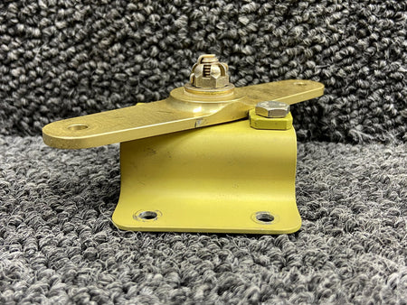 Kodiak 100-260-1713 Kodiak 100 Cowl Door Latch Pivot w Arm