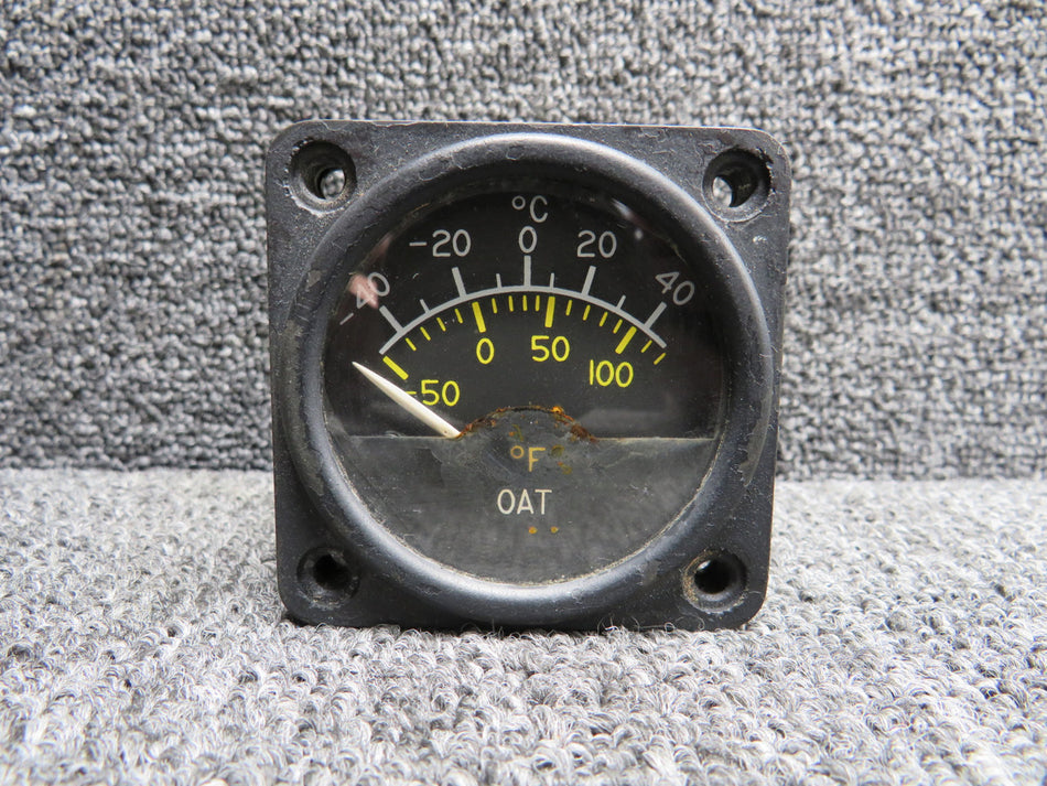 500-23 (Alt: C668520-0104) Instruments Outside Air Temp Gauge (Worn Inner Face)