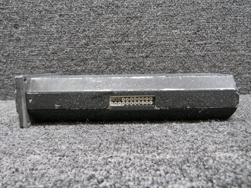 622-3915-001 Collins IND-40 DME Indicator (Worn Mount Holes and Casing)