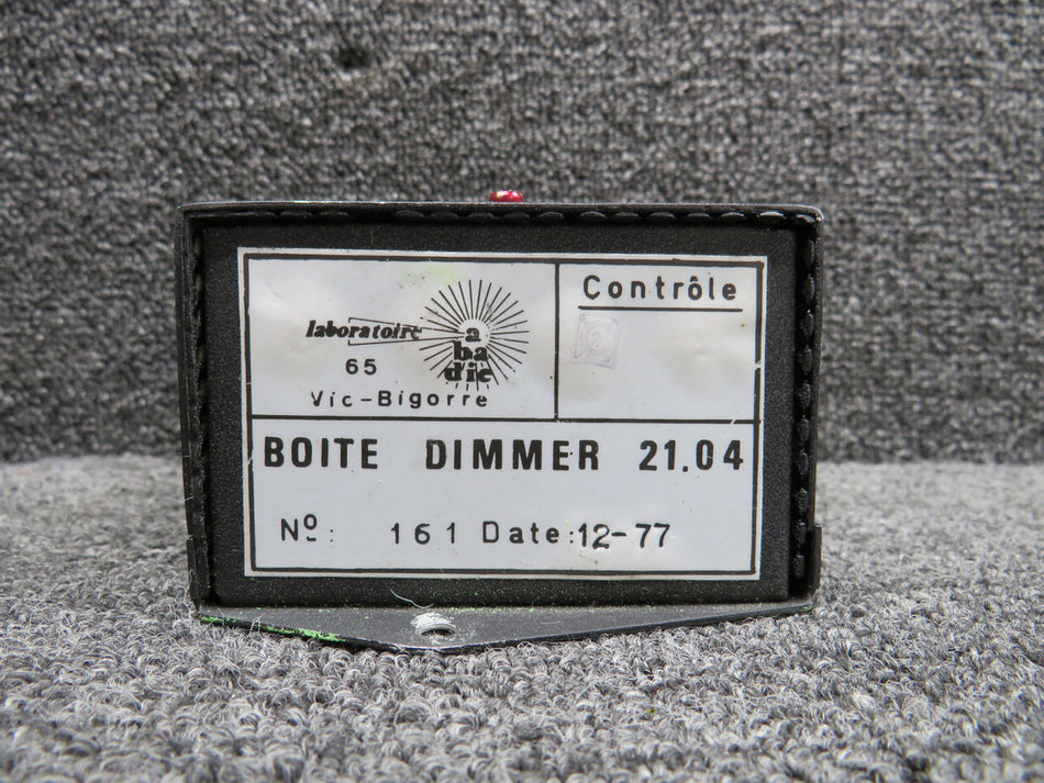 21-04 Laboratoire Boite Dimmer Box with Green Repairable Tag (Core)
