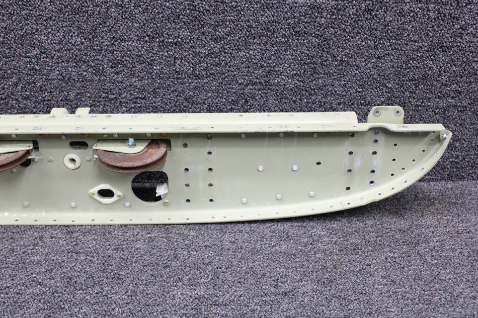 0511796-17 (Use: 0511796-21) Cessna 172S Landing Gear Bulkhead Assy w Channel