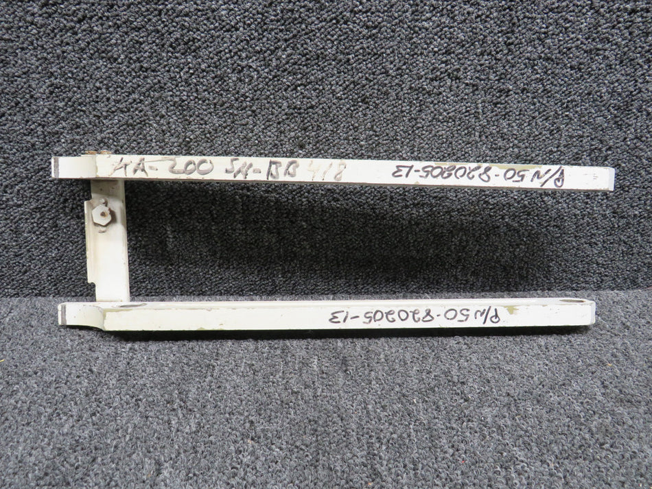 50-820205-13 Beechcraft 200 Nose Gear Drag Leg Assembly (Wear Marks on Legs)