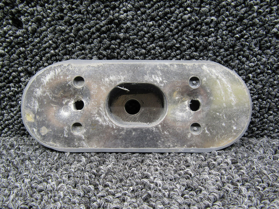114-389031-17 (Alt: 00-12101-25) Beechcraft Isolator Assembly