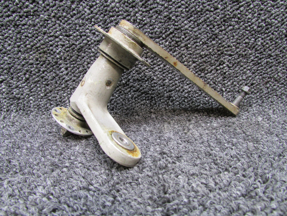 5045001-7 (WEU: 5045001-9) Cessna 421B Main Gear Door Actuator Crank LH