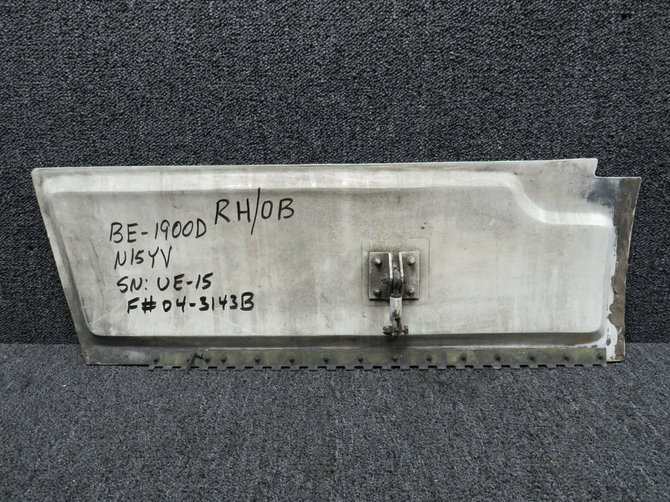 114-810040-4 Beechcraft 1900D Main Landing Gear Door Bond Outbd RH