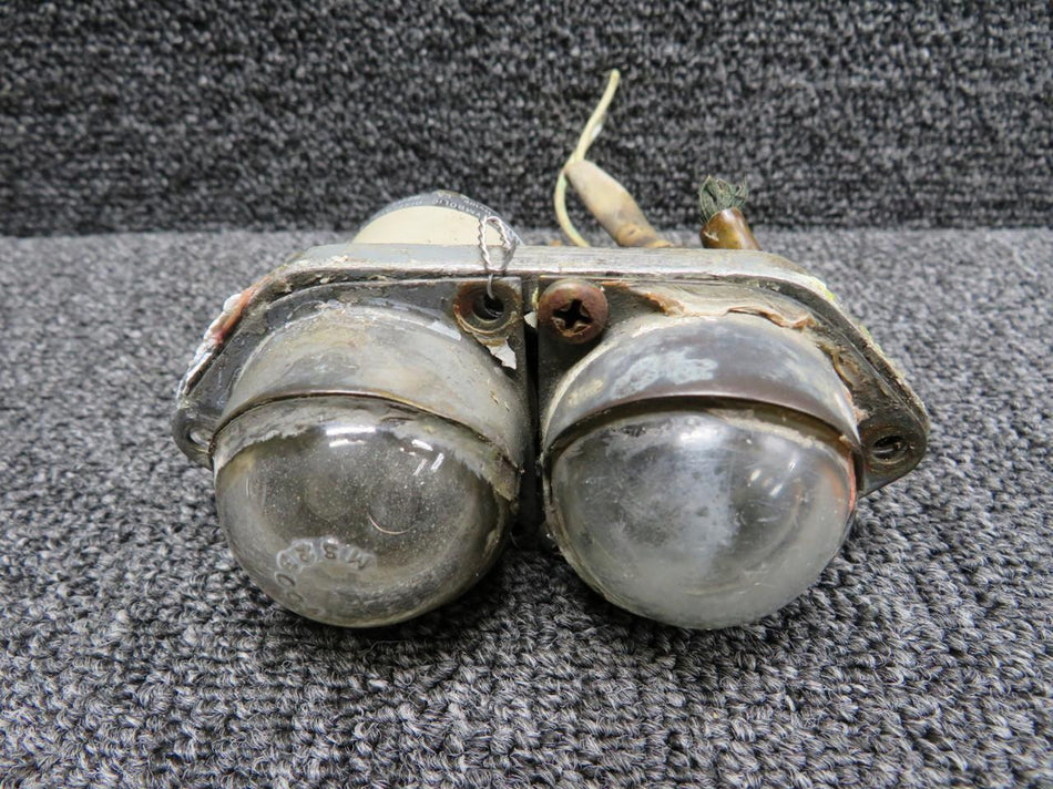 Embraer 31-0725-2 Embraer EMB-110P1 Tail Strobe Light Assembly (Burnt Bulb)
