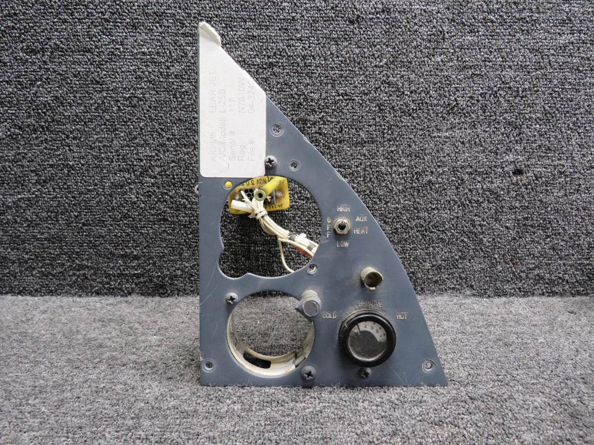 Learjet 2488334-727, 90100071 Learjet Pilot Panel with H Valve Temp Indicator