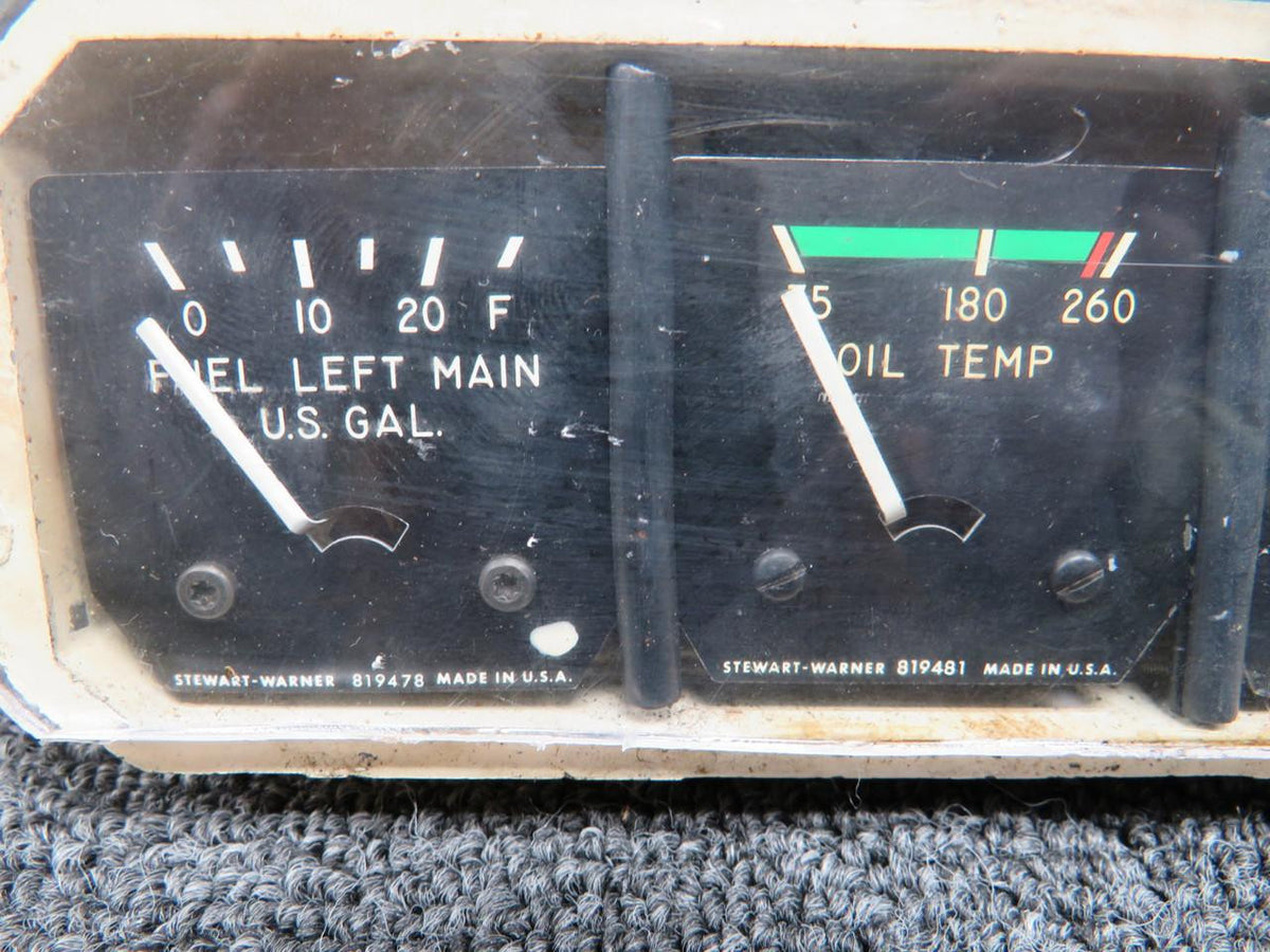 Stewart-Warner 819478, 819481, 820338 Stewart-Warner Fuel and Oil Engine Indicator Cluster