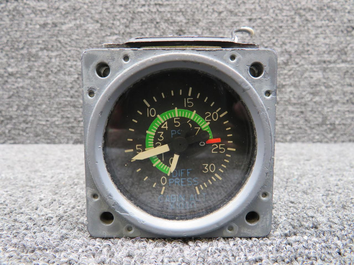 United Instruments 3001-0101 (Alt: C668511-0101) United Altitude Pressure Indicator, Lighted