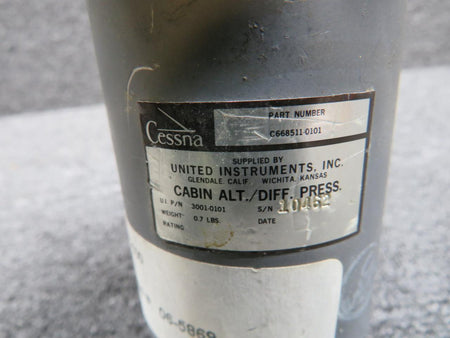United Instruments 3001-0101 (Alt: C668511-0101) United Altitude Pressure Indicator, Lighted
