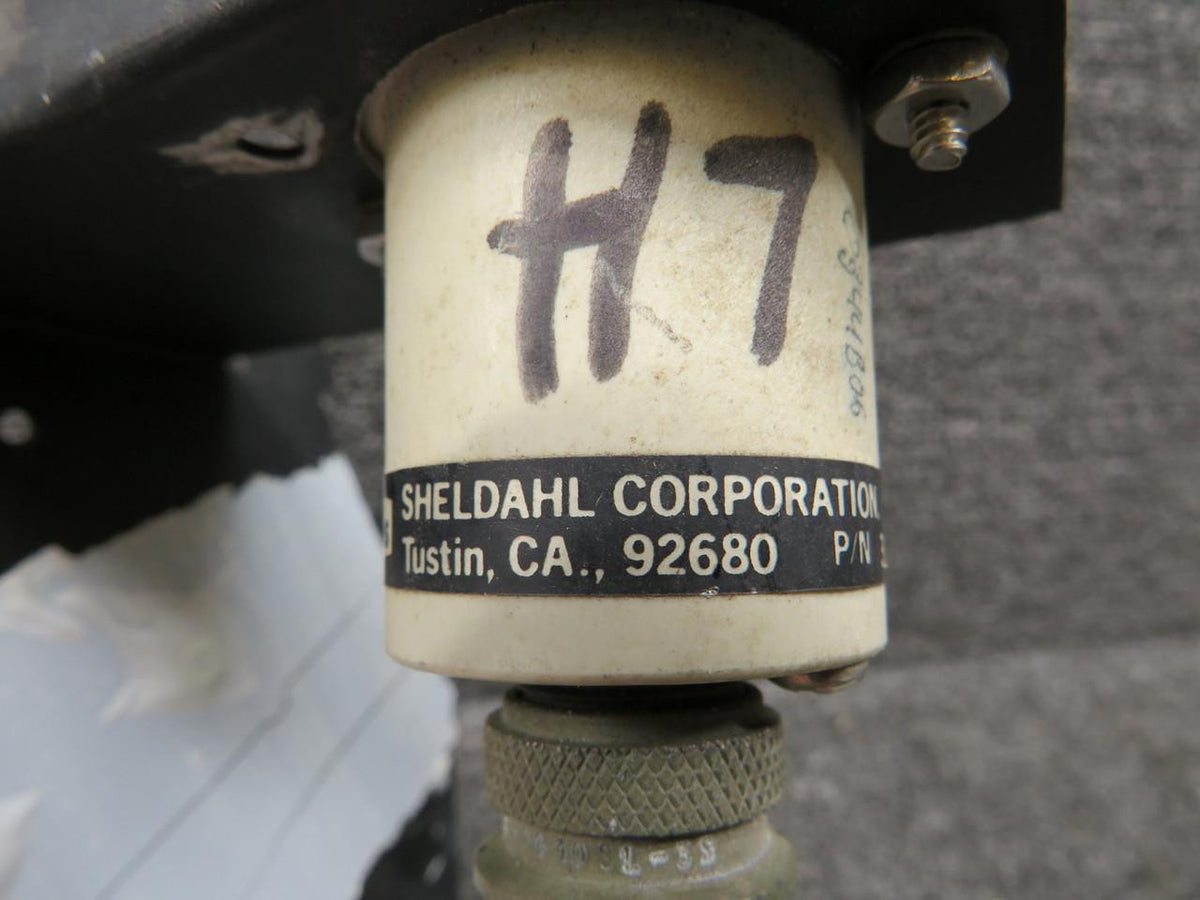 Hoskins 30-0005 Hoskins Whelen Strobe Light Assembly w Bracket (Cracked Shell) (Core)