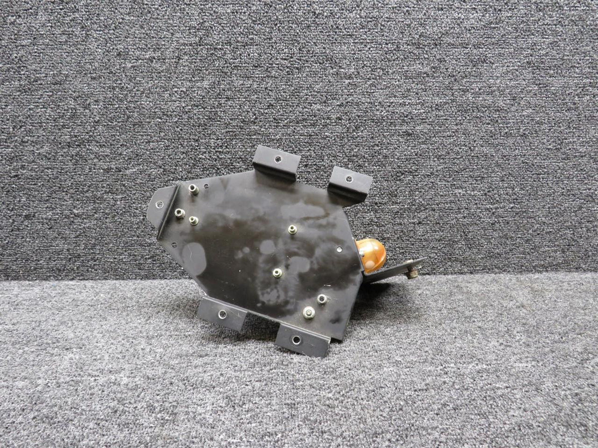 Hoskins 30-0005 Hoskins Whelen Strobe Light Assembly w Bracket (Cracked Shell) (Core)