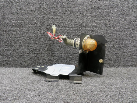 Hoskins 30-0005 Hoskins Whelen Strobe Light Assembly w Bracket (Cracked Shell) (Core)