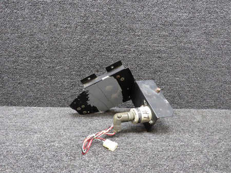 Hoskins 30-0005 Hoskins Whelen Strobe Light Assembly w Bracket (Cracked Shell) (Core)