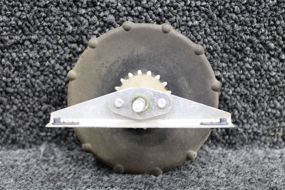 1713269-1, 0713657-1 Cessna 182H Rudder Trim Wheel with Support