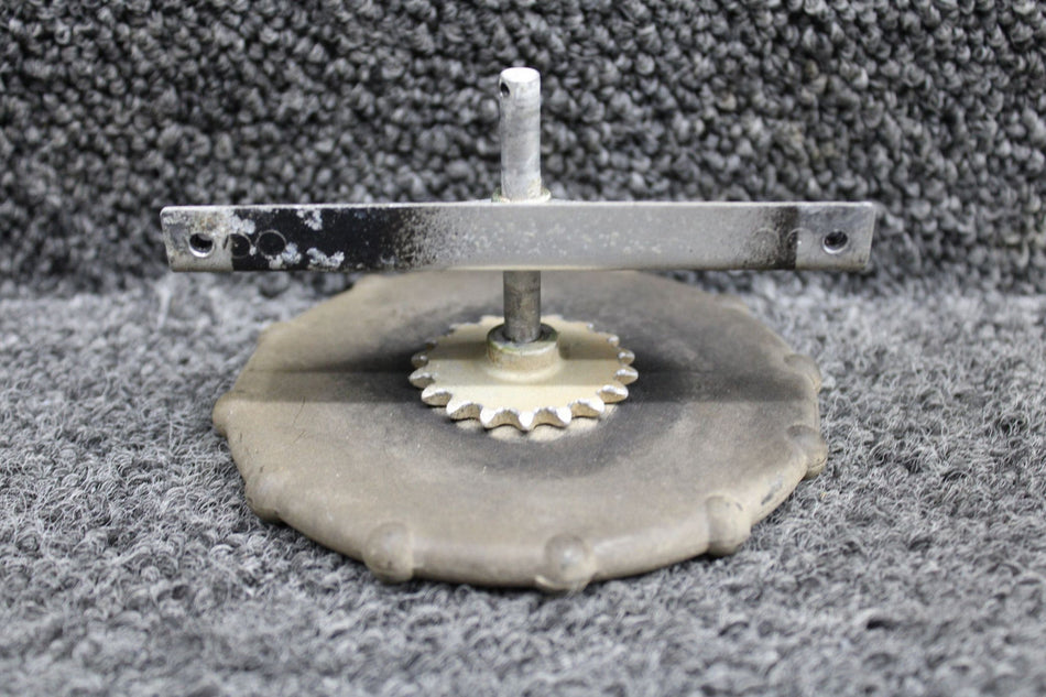 1713269-1, 0713657-1 Cessna 182H Rudder Trim Wheel with Support