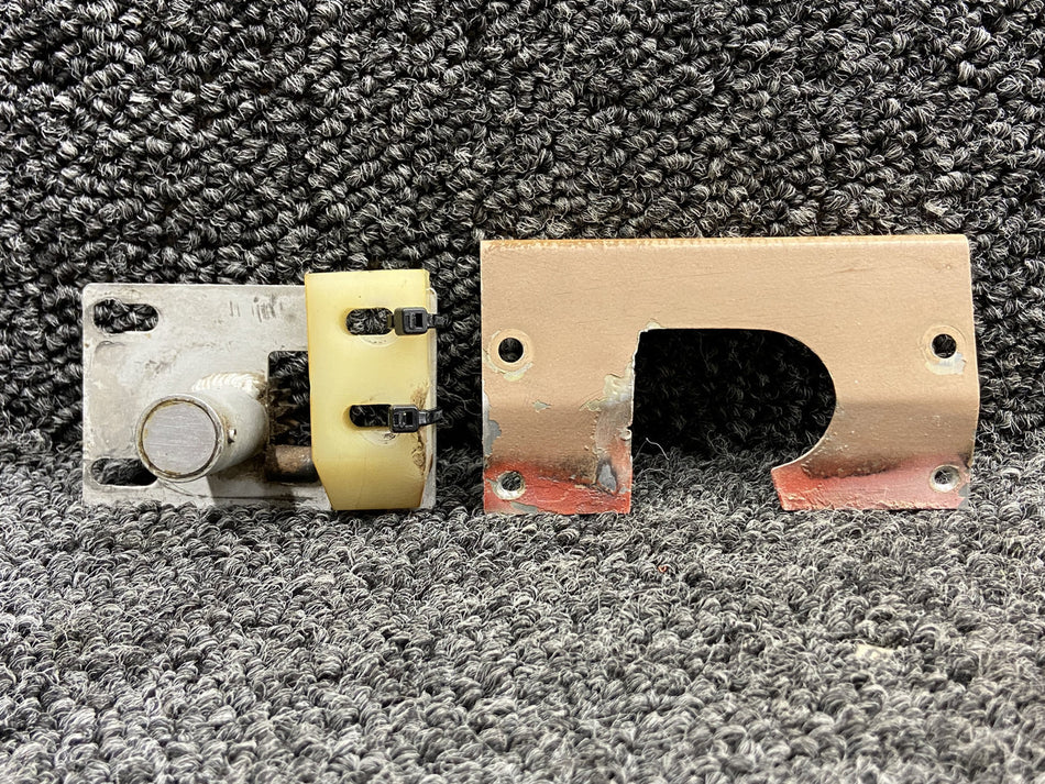1712080-2, 1712010-2 Cessna 177 Cabin Door Clutch Assembly RH with Cover