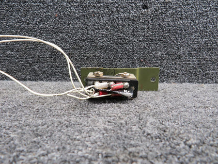 UND Lab Inc DT-2R-A7 (Alt:MS5008-1) UND Lab Landing Gear Position Micro Switch w Bracket