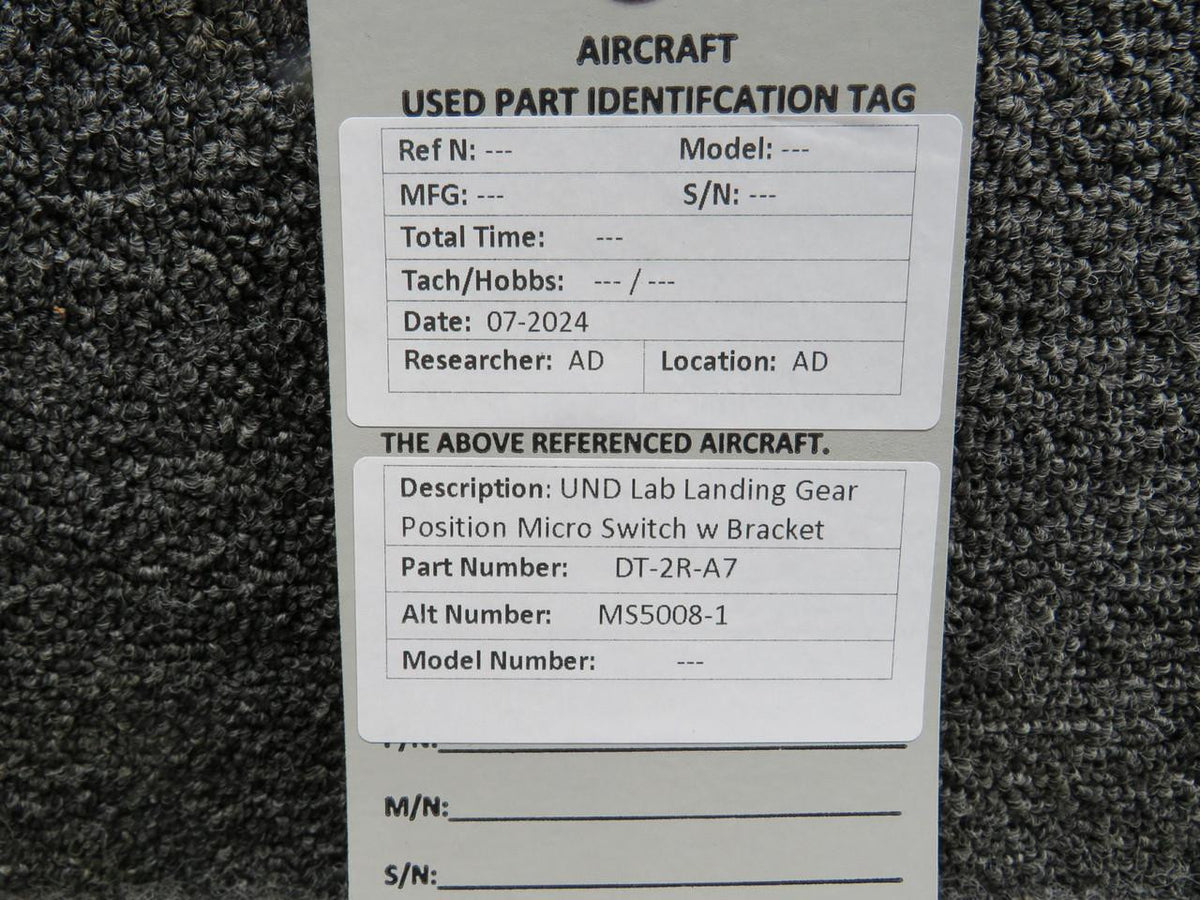 UND Lab Inc DT-2R-A7 (Alt:MS5008-1) UND Lab Landing Gear Position Micro Switch w Bracket