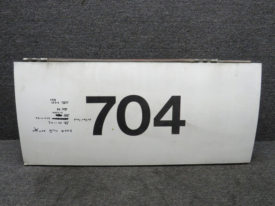 75280105-009 Dehavilland DHC-7-102 704 Nose Landing Gear Door RH