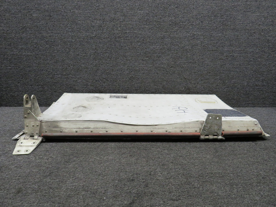 75280105-009 Dehavilland DHC-7-102 704 Nose Landing Gear Door RH