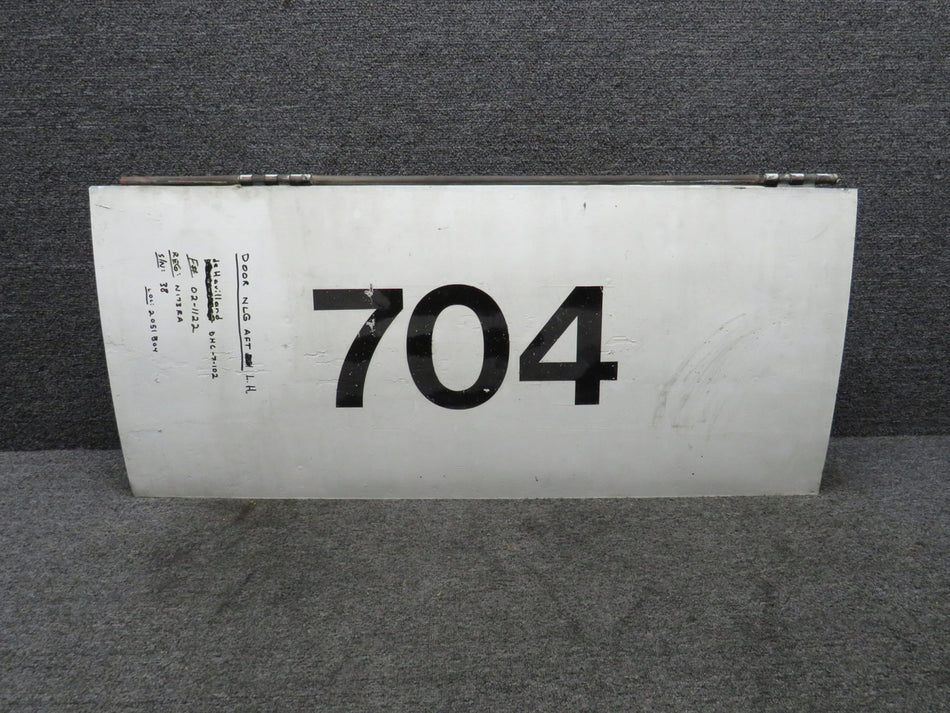 75280105-011 Dehavilland DHC-7-102 704 Nose Landing Gear Door LH