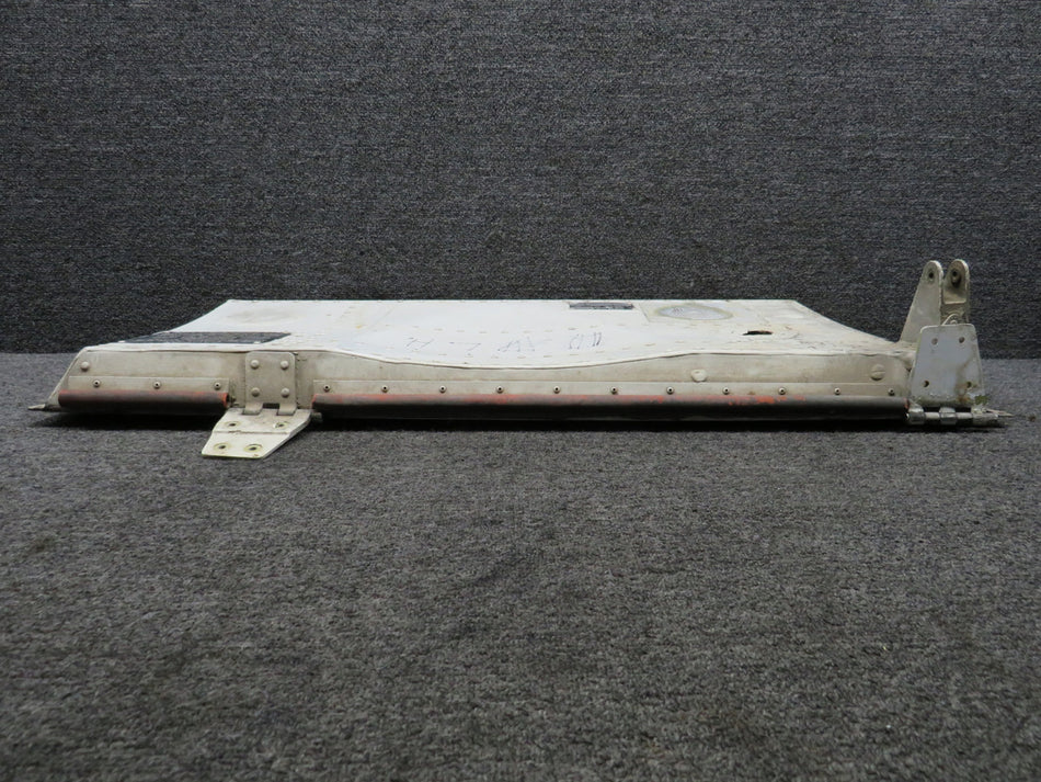 75280105-011 Dehavilland DHC-7-102 704 Nose Landing Gear Door LH