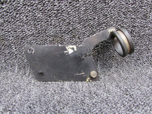49384-002, 49386-002 Piper PA-31T Plate Fuel Flow Transmitter has Bracket (C20)
