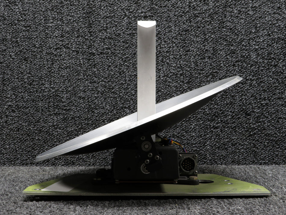 MI-585157 RCA Primus-20WXD Radar Antenna (Dent)